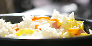 Cremiges Risotto mit fein geschnittenem Gemüse